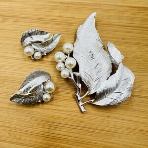 Sarah Coventry 1963 Silvery Splendor Leaf & Faux Pearl Brooch & Clip Earrings